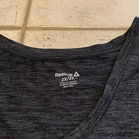 💜 Reebok Performance Dark Gray V-Neck Activewear T-Shirt - Size 2X - Picture 3 of 6